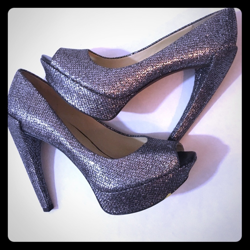 ⭐️💫Vera Wang glitter peep toe heels